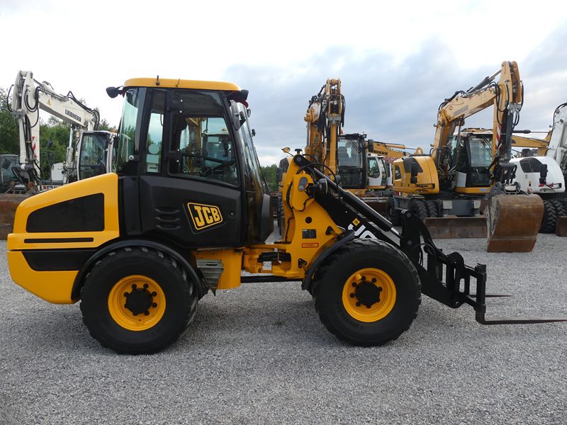 2017 JCB 407