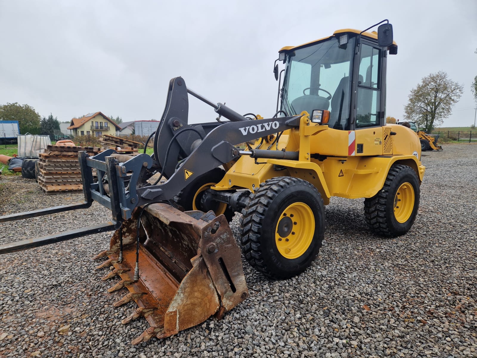 2011 Volvo L30B